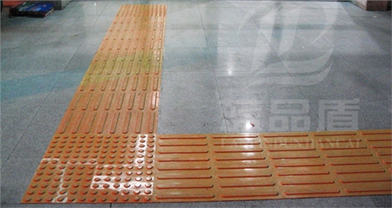 橡膠盲道磚_2.jpg 橡膠盲道磚_2.jpg