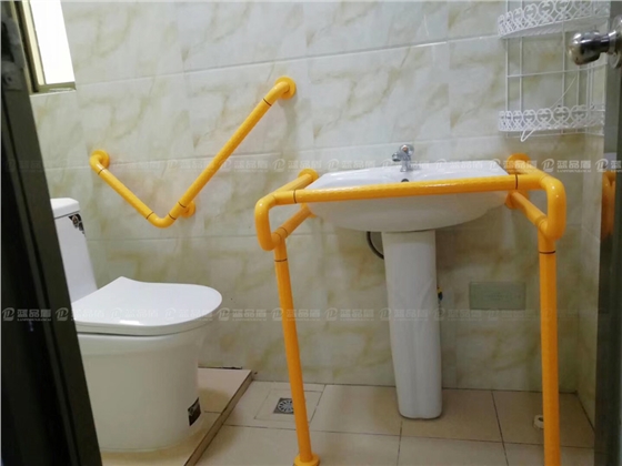 衛生間扶手.jpg