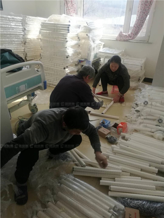 養(yǎng)老中心馬桶扶手.jpg 養(yǎng)老中心馬桶扶手.jpg