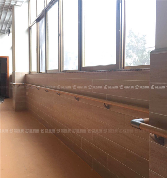 養老院走廊扶手.jpg