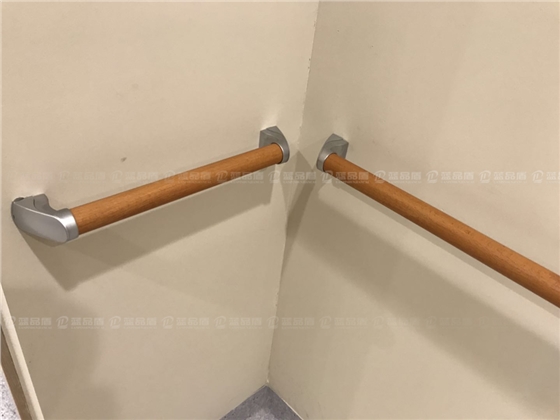 無障礙通道木料扶手.jpg 無障礙通道木料扶手.jpg