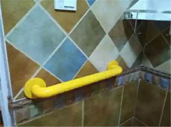 衛(wèi)生間墻上扶手拉桿.jpg 衛(wèi)生間墻上扶手拉桿.jpg