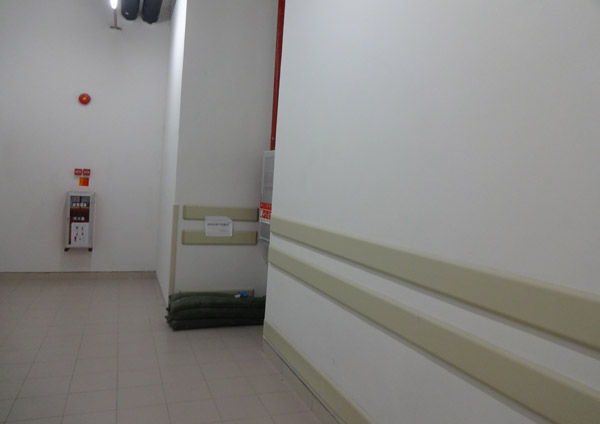 【浙江項目】米白色PVC防撞護墻板性能出眾，外表美觀