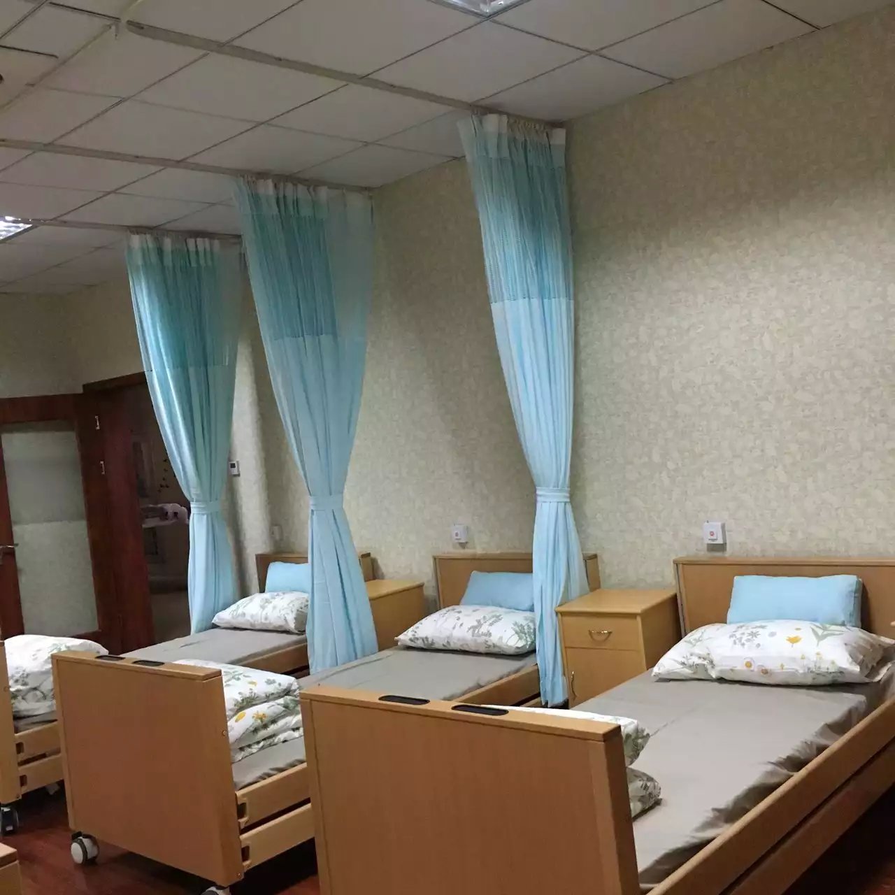 【福建】根據(jù)實(shí)際情況訂做隔簾軌道和病房隔簾布 【福建】根據(jù)實(shí)際情況訂做隔簾軌道和病房隔簾布