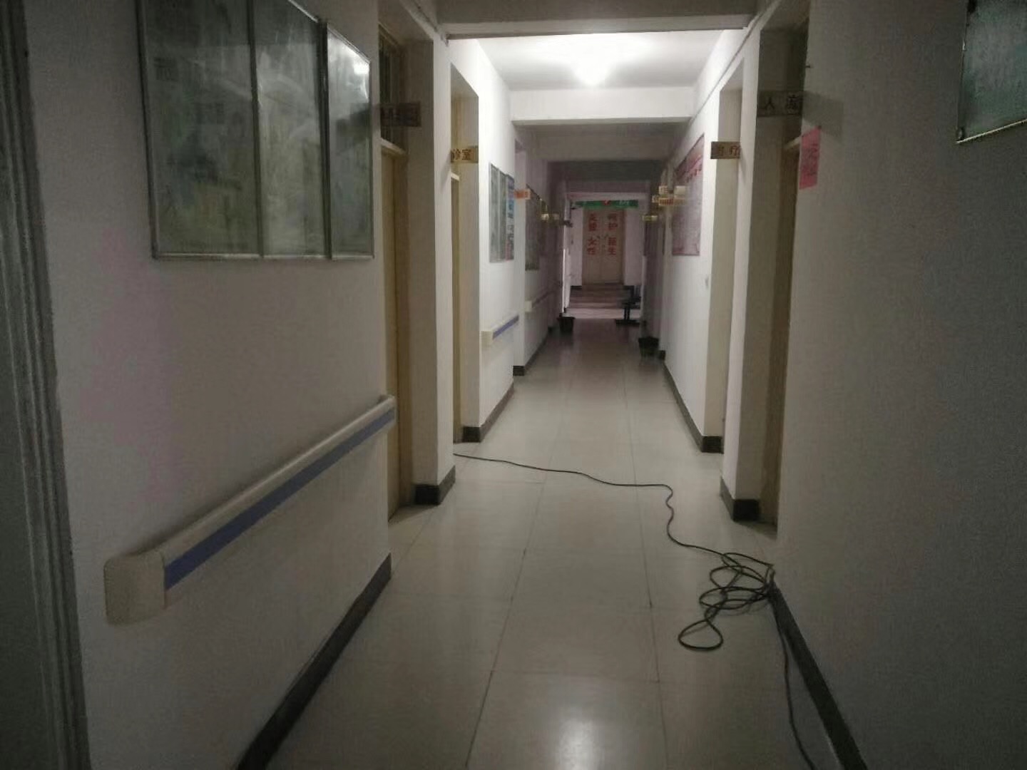 【防撞扶手】原來安徽岳西縣中心衛(wèi)生院安裝的是這款 【防撞扶手】原來安徽岳西縣中心衛(wèi)生院安裝的是這款