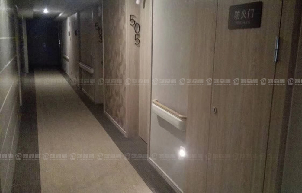 【四川】成都綠地集團康養酒店走廊里的PVC扶手相當漂亮