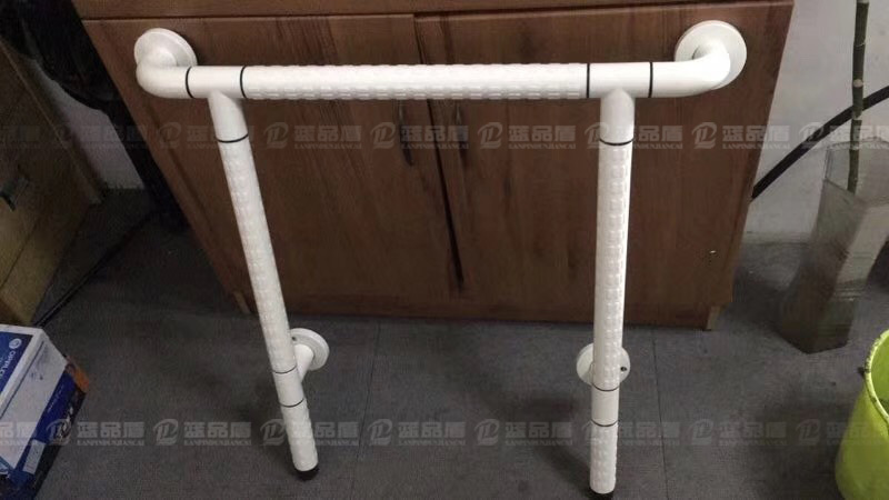 衛生間扶手.jpg 衛生間扶手.jpg