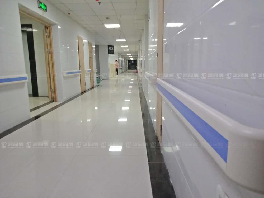 防撞扶手.jpg 防撞扶手.jpg