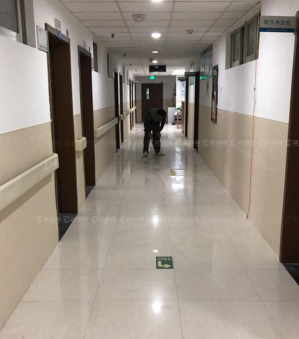 廈門眼科醫(yī)院的抗菌樹脂板安裝效果圖 廈門眼科醫(yī)院的抗菌樹脂板安裝效果圖