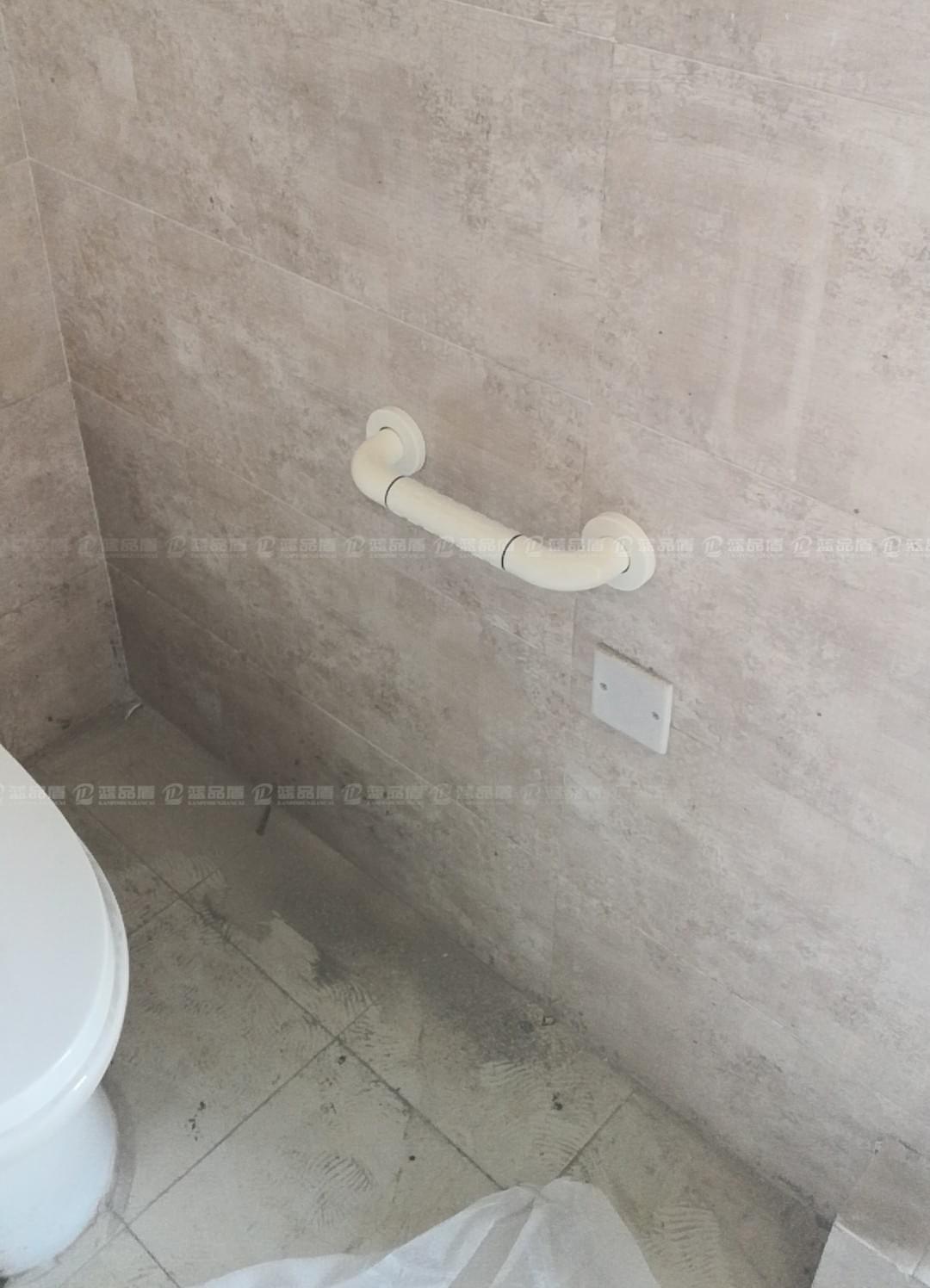 【哈爾濱】濱江痛風風濕病醫(yī)院已經安裝的馬桶座便器扶手樣式 【哈爾濱】濱江痛風風濕病醫(yī)院已經安裝的馬桶座便器扶手樣式