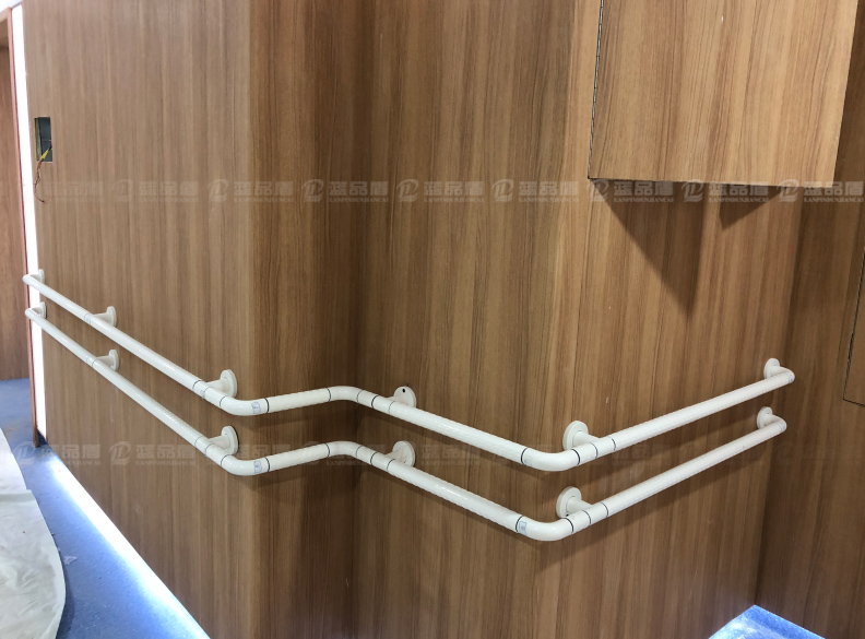 不銹鋼尼龍走道扶手.jpg 不銹鋼尼龍走道扶手.jpg