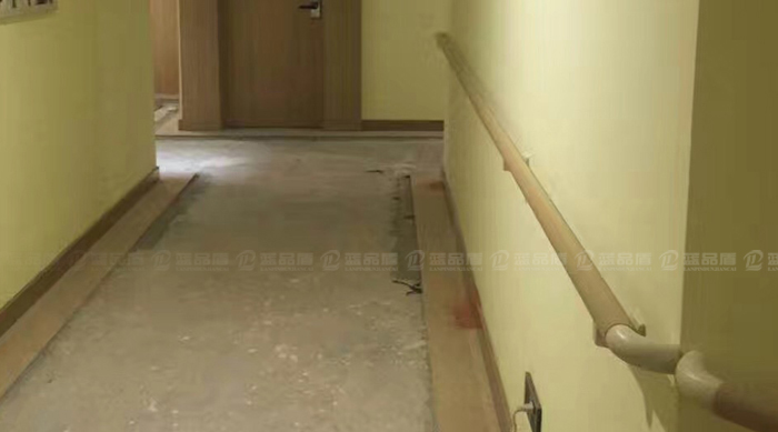 醫(yī)院走廊扶手.jpg 醫(yī)院走廊扶手.jpg