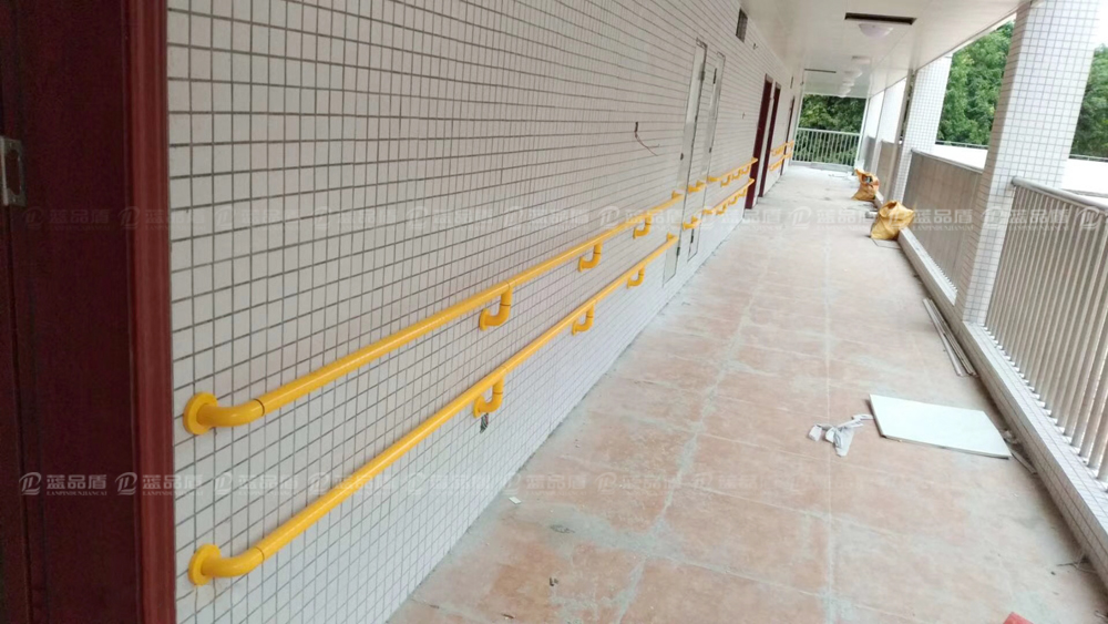 康復中心走廊扶手.jpg 康復中心走廊扶手.jpg