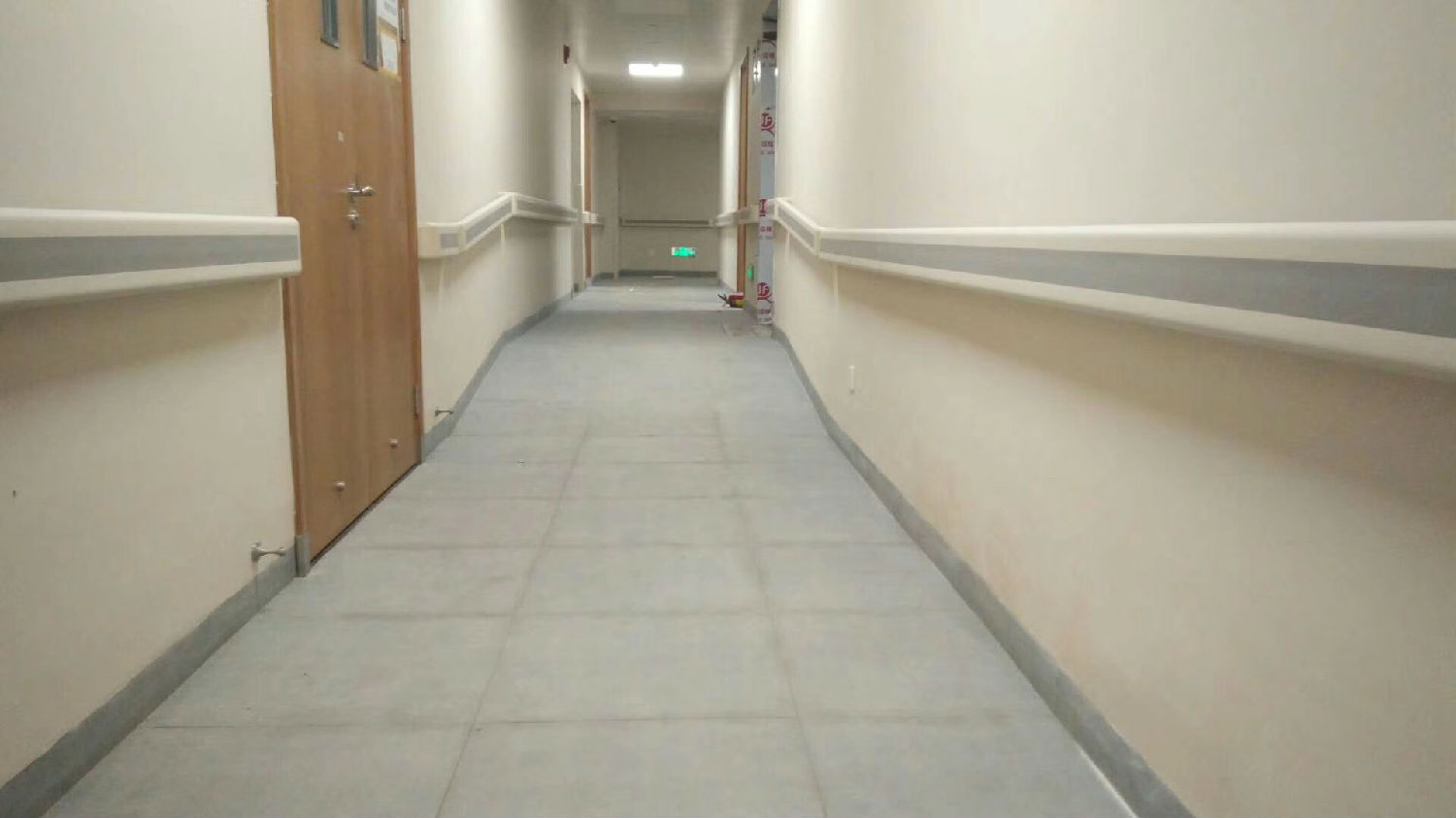 醫院走廊扶手.jpg 醫院走廊扶手.jpg