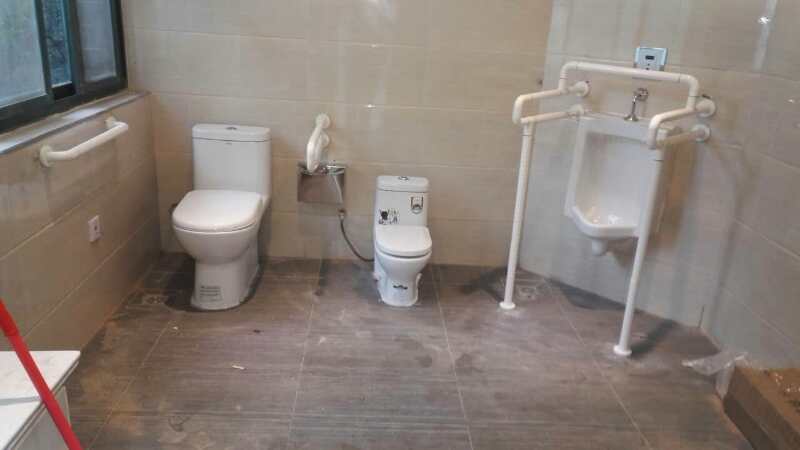 小便池無障礙扶手.jpg 小便池無障礙扶手.jpg