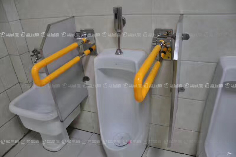 無障礙衛生間小便池扶手.jpg 無障礙衛生間小便池扶手.jpg