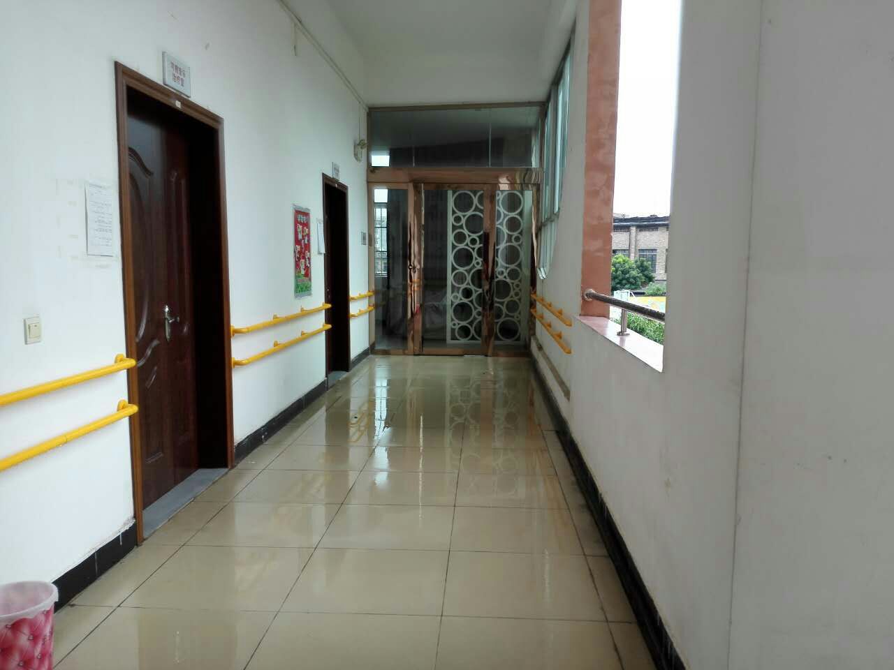 無障礙坡道扶手.jpg 無障礙坡道扶手.jpg