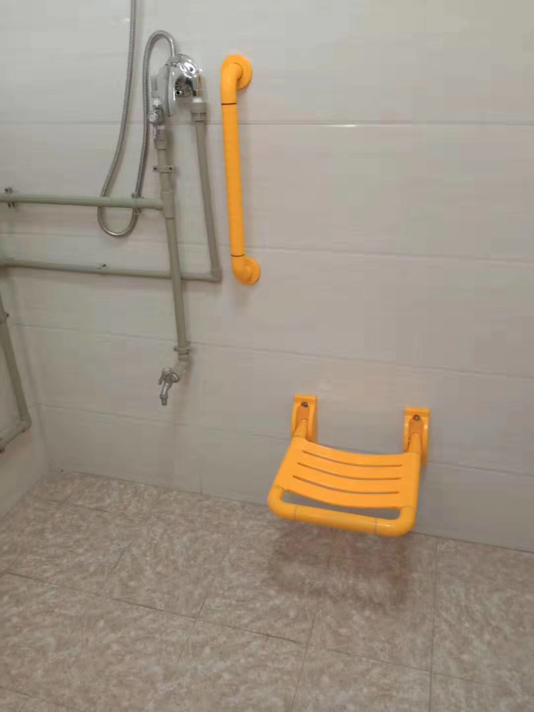 【廣西】欽州楓葉紅養老服務中心里擁有完善的無障礙扶手產品